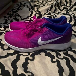 Multicolored Nike sneakers new without tags